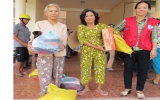 Hội Chữ thập đỏ tỉnh thăm và tặng quà cho người nghèo tỉnh Hậu Giang