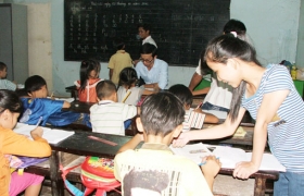 Lớp nhỏ, trò nghèo và ước mơ xa...