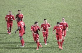 2012年平阳电视台（BTV）杯国际足球赛正式开幕∶平阳Becamex队以四比二打败泰国Chonburi队