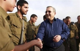 Israel's Barak, architect of Iran policy, quitting politics