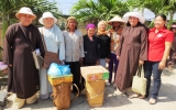 Hội Chữ thập đỏ tỉnh Bình Dương thăm và tặng quà cho đồng bào nghèo tỉnh Phú Yên