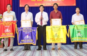从“2012年省学生-大学生国防教育”活动中出现了典范单位