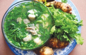 Cải cúc nấu củ môn