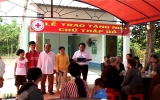 Bến Cát: Trao tặng nhà Chữ thập đỏ cho hộ nghèo