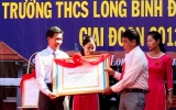 Trường THCS Long Bình ( Bến Cát) đón nhận bằng công nhận đạt chuẩn quốc gia
