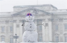 London Heathrow cancels more flights as snow continues
