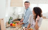 Tiền bạc và việc nhà khiến các cặp đôi “hục hặc”
