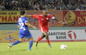 “CHONBURI CUP 2013”：Chonburi FC足球队的渴望
