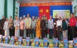 Hội Chữ thập đỏ tỉnh: Tặng 960 phần quà tết cho các đối tượng chính sách