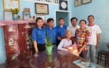 Hội Chữ thập đỏ tỉnh Bình Dương thăm và tặng quà các mẹ Việt Nam anh hùng