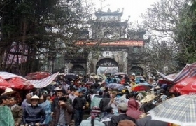 2013年越南香迹寺庙会开幕