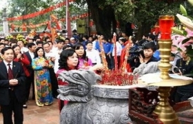 河内一些地方举行二正夫人起义1973周年传统庙会
