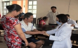 Bệnh viện Điều dưỡng - Phục hồi chức năng tỉnh Bình Dương: Khám, phát thuốc và tặng quà cho người khuyết tật