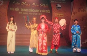 2013年全国滑稽剧、短剧业余表演联欢会开幕夜给观众留下良好印象