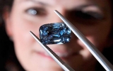 Viên kim cương xanh quý hiếm có giá 9,5 triệu USD