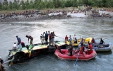 Ấn Độ: Xe buýt lao xuống sông, ít nhất 33 người thiệt mạng
