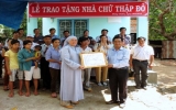 Hội Chữ thập đỏ tỉnh Bình Dương trao tặng nhà chữ thập đỏ cho người nghèo tỉnh Bình Phước