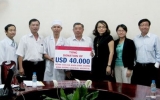 Quỹ Từ thiện VSIP: Trao tặng tiền cho Bệnh viện Đa khoa tỉnh