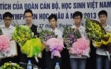 Vietnamese students winning medals at Asia-Pacific Informatics Olympiads honoured