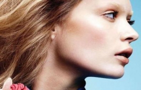 Xóa vết chân chim