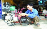 Mechanic lightens rice farmers' burden