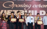 Tôn Đông Á nhận cúp Vàng Chất lượng Vietbuil 2013