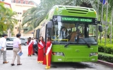 Ra mắt xe buýt sạch đầu tiên tại Việt Nam