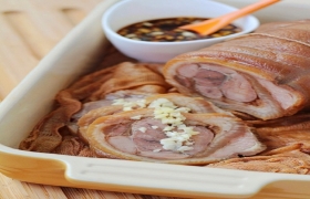 Chân giò hầm thơm