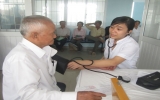 Bác sĩ Lữ đoàn Phòng không 71 khám chữa bệnh miễn phí cho gần 100 bệnh nhân