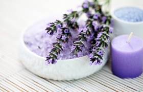 Da trắng hồng nhờ các loài hoa