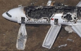 Máy bay vỡ đôi khi hạ cánh ở Mỹ, hơn 100 người thương vong