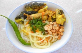 Biến tấu với mì Quảng thịt ếch