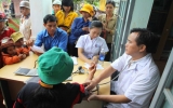 Đoàn y, bác sĩ Bệnh viện đa khoa tỉnh Bình Dương khám bệnh cho người nghèo tại Đắc Lắk