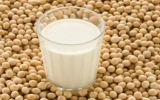 Làm trắng da an toàn và hiệu quả bằng sữa đậu nành