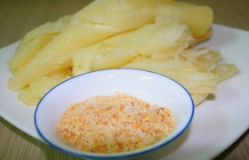 Dân dã khoai mì hấp nước cốt dừa