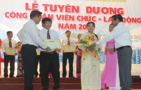 Công ty TNHH MTV Cao su Dầu Tiếng: Tuyên dương CNVC-LĐ xuất sắc 2013