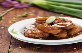 Gà om xì dầu