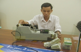 Huy động vốn ngoại tệ giảm mạnh: Chuyển động đúng hướng