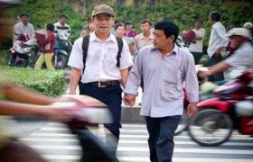 Thư cho con: Cuộc đời lớn hơn mọi kỳ thi