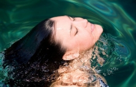 Bí quyết giúp da, tóc an toàn khi bơi