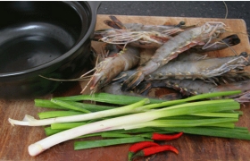 Tôm rim nồi đất