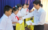 TX. Thuận An: Trao học bổng cho con công nhân viên chức lao động khó khăn