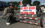 Kéo xe hút đinh từ Sài Gòn ra Hà Nội tuyên truyền luật giao thông