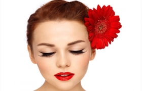 Trang điểm theo màu tóc