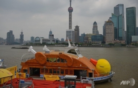 Shanghai "roasts" the giant duck