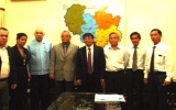 Phó Chủ tịch UBND tỉnh Huỳnh Văn Nhị tiếp Viện trưởng Viện Tim (Cu Ba)