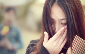 Bật khóc giữa đời