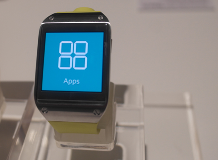 Chiếc đồng hồ thông minh của Samsung cũng được cài đặt các ứng dụng như smartphone.