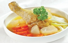 Thanh ngọt gà nấu trái lê