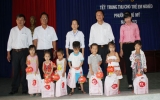 TP.TDM tặng quà trung thu cho trẻ em có hoàn cảnh khó khăn